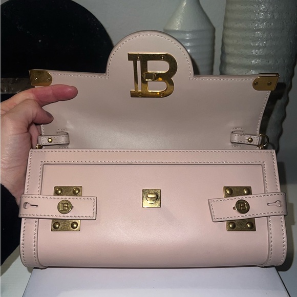 *SOLD* Balmain Envelope Bag w/ Detachable Chain - Picture 4 of 13